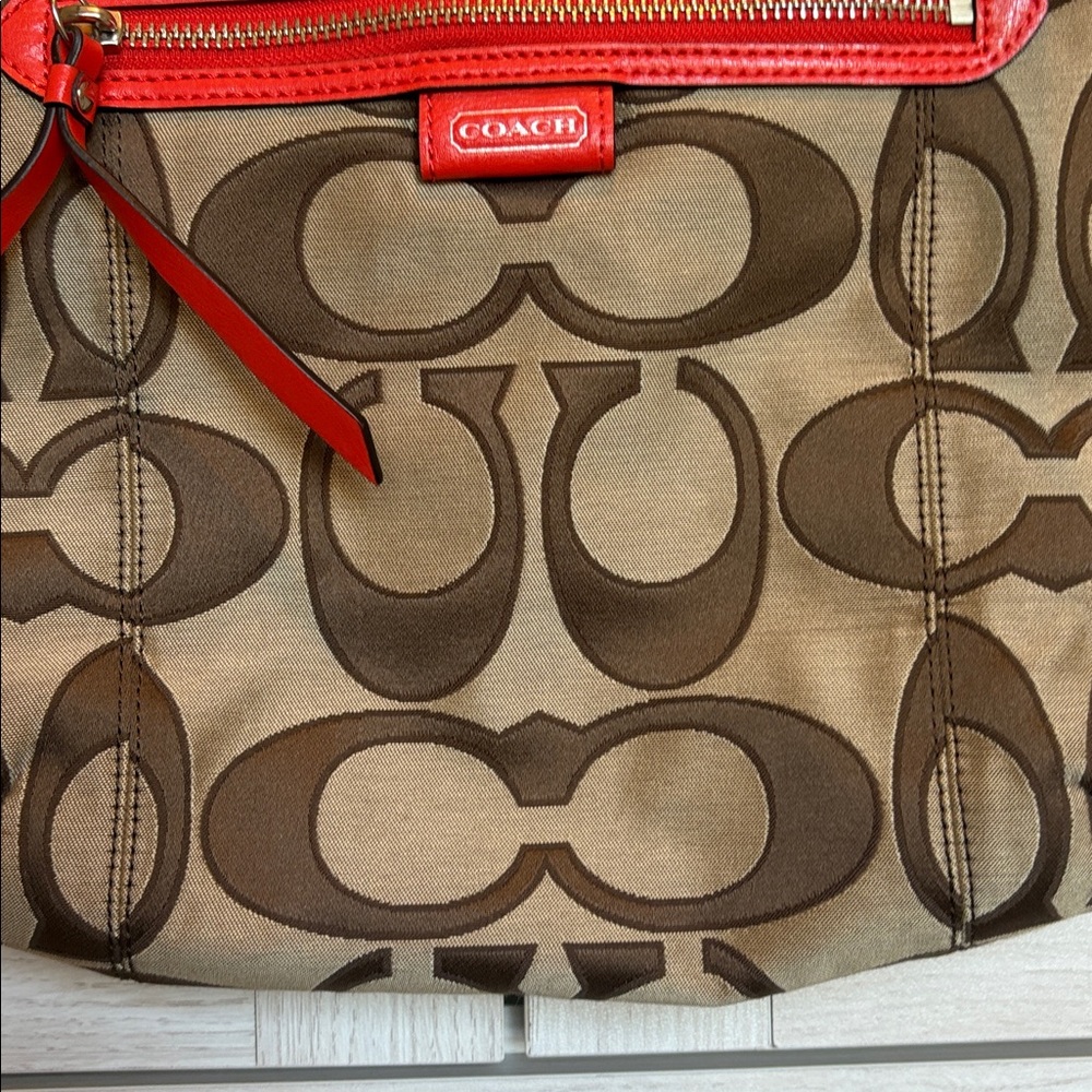 Coach Large Swing Pack Shoulder/Crossbody - Picture 2 of 13
